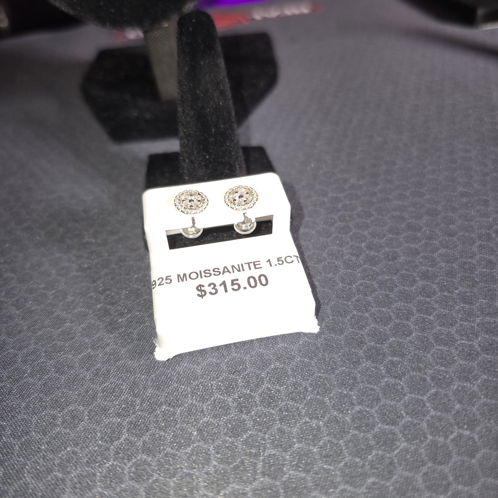925 Silver 1.5ct Moissanite Stud Earrings - Picture 5 of 5